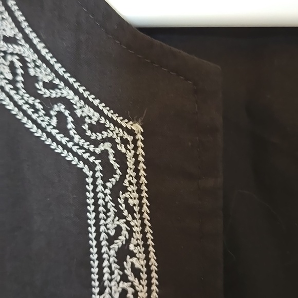 Tropical Escape | Black Embroidered Beach Coverup Size Medium - Picture 9 of 11